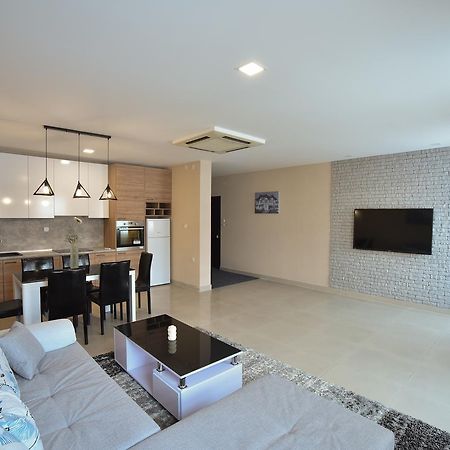 City Center Apartments Пірот Екстер'єр фото