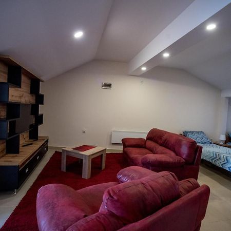City Center Apartments Пірот Екстер'єр фото