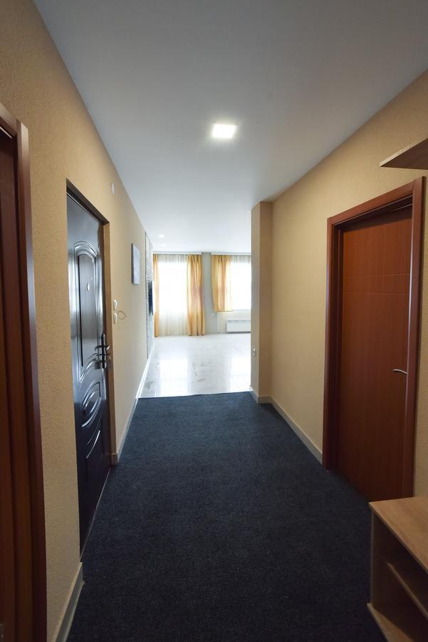 City Center Apartments Пірот Екстер'єр фото