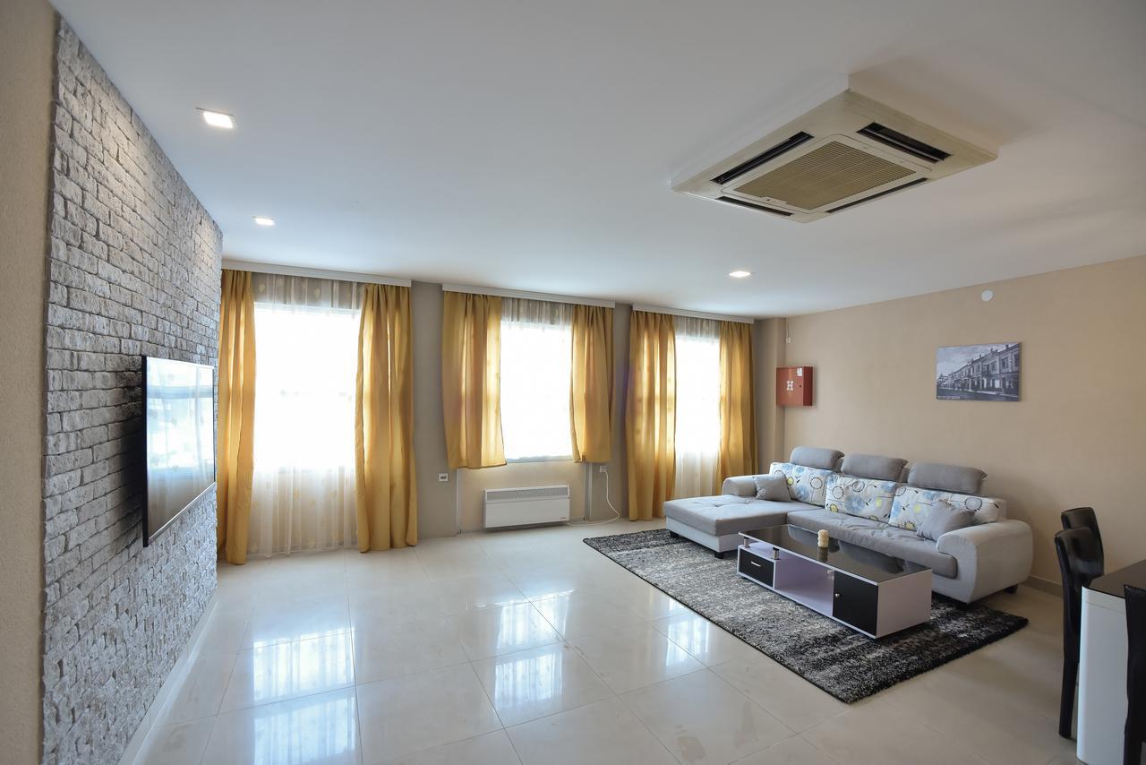 City Center Apartments Пірот Екстер'єр фото