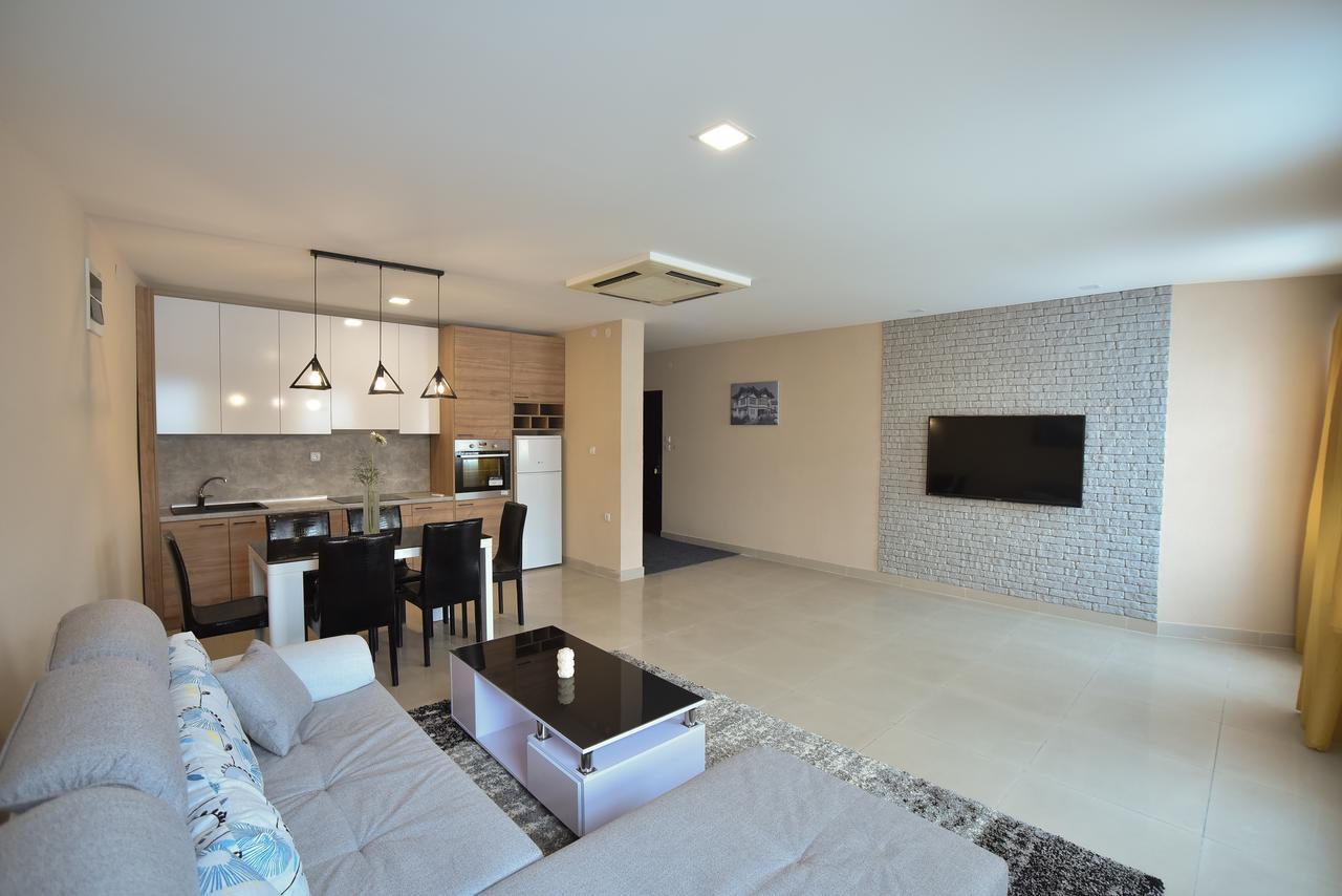 City Center Apartments Пірот Екстер'єр фото