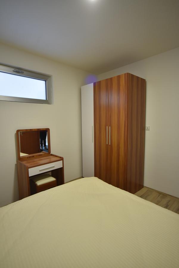 City Center Apartments Пірот Екстер'єр фото