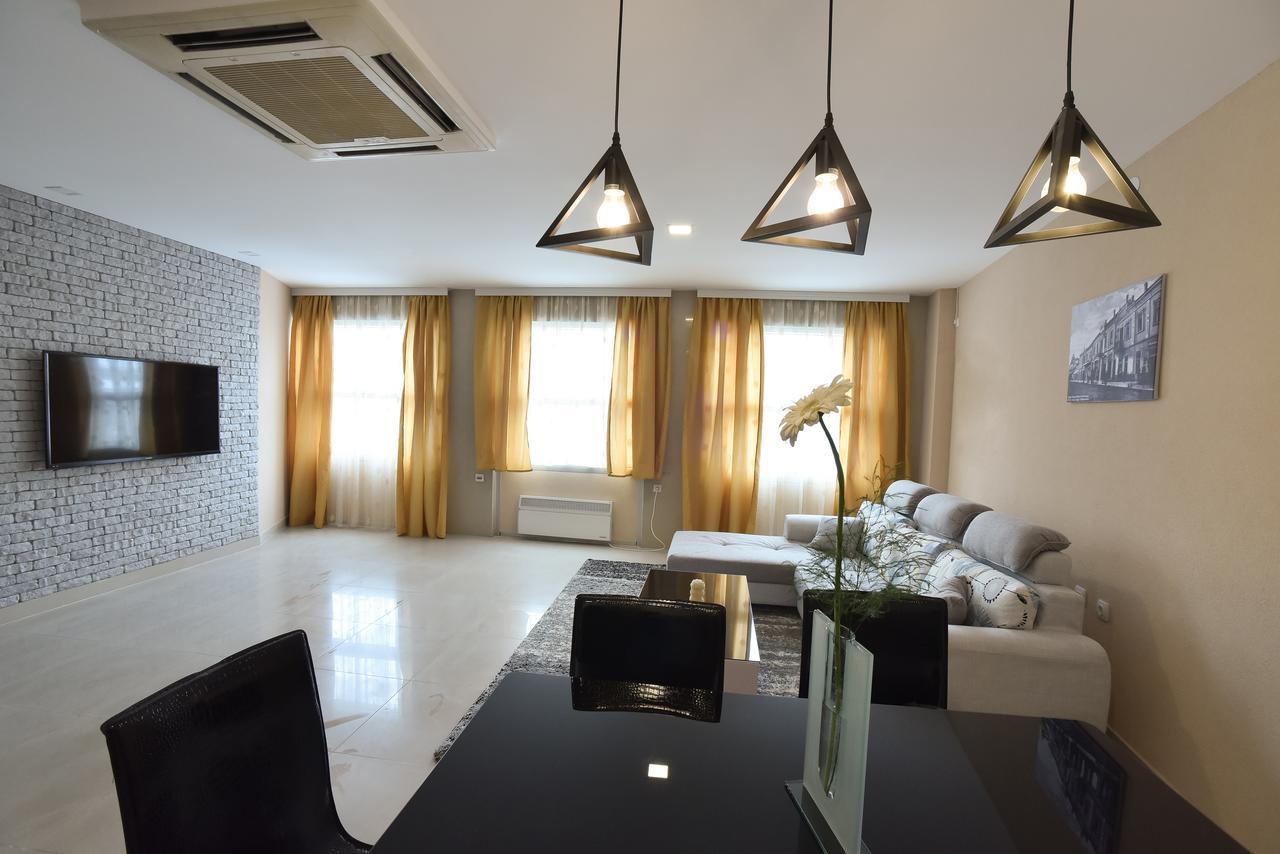 City Center Apartments Пірот Екстер'єр фото