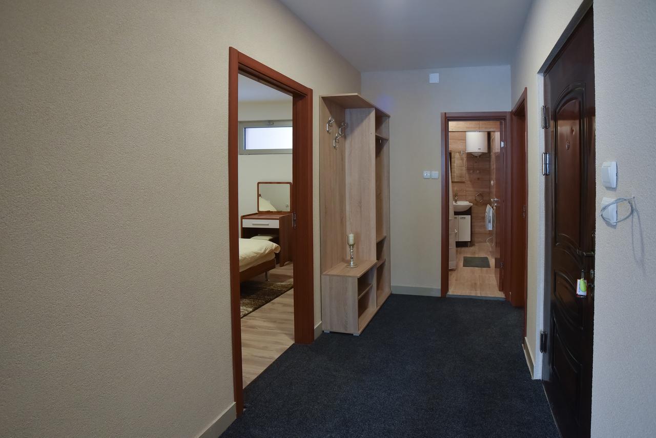 City Center Apartments Пірот Екстер'єр фото