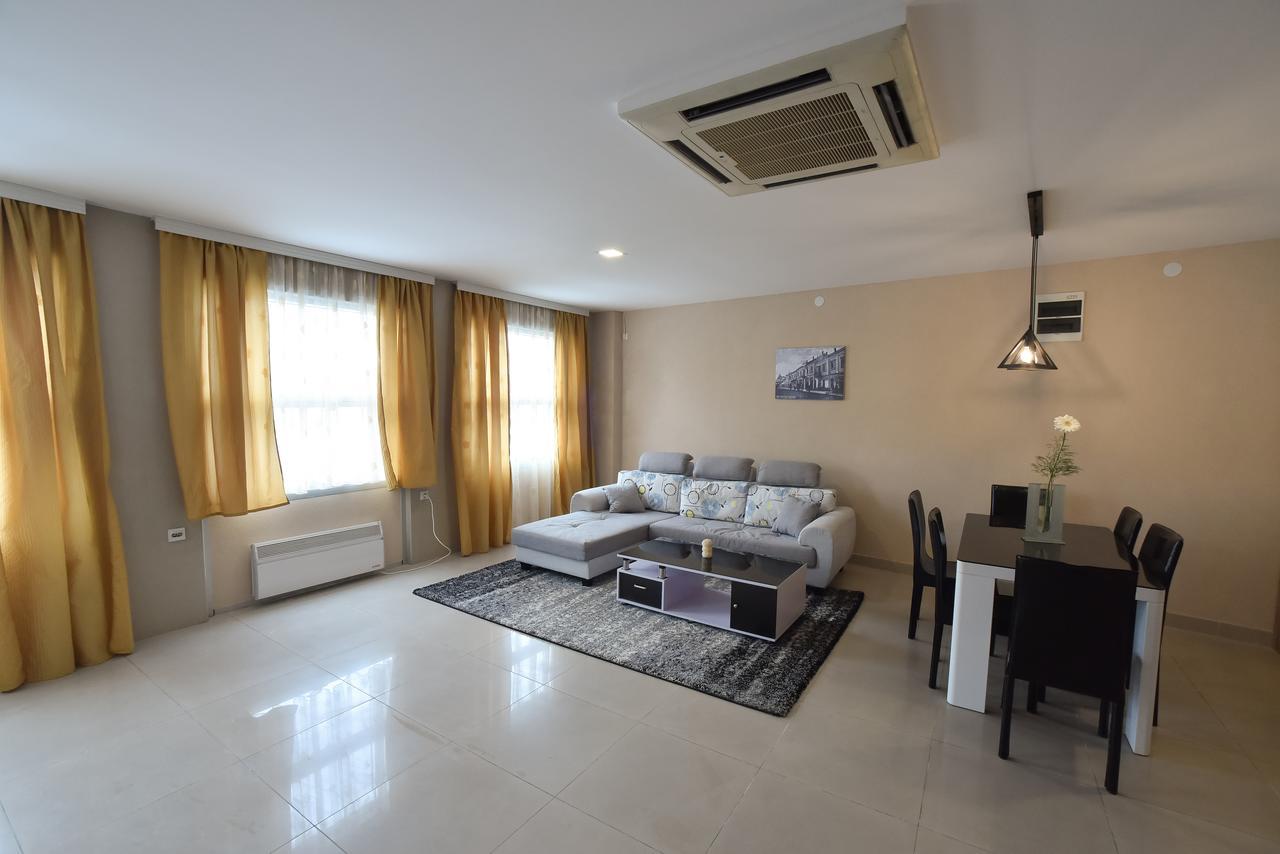 City Center Apartments Пірот Екстер'єр фото