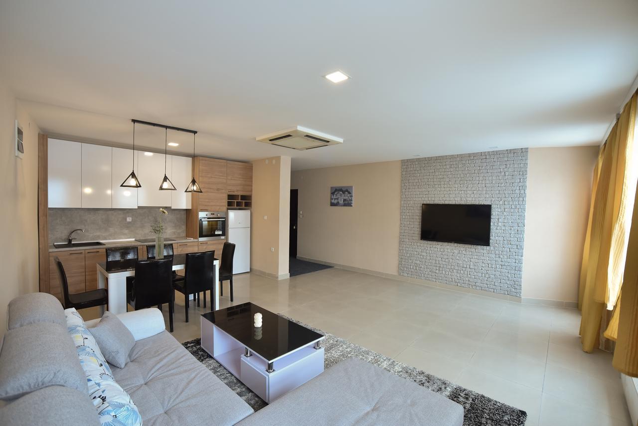 City Center Apartments Пірот Екстер'єр фото