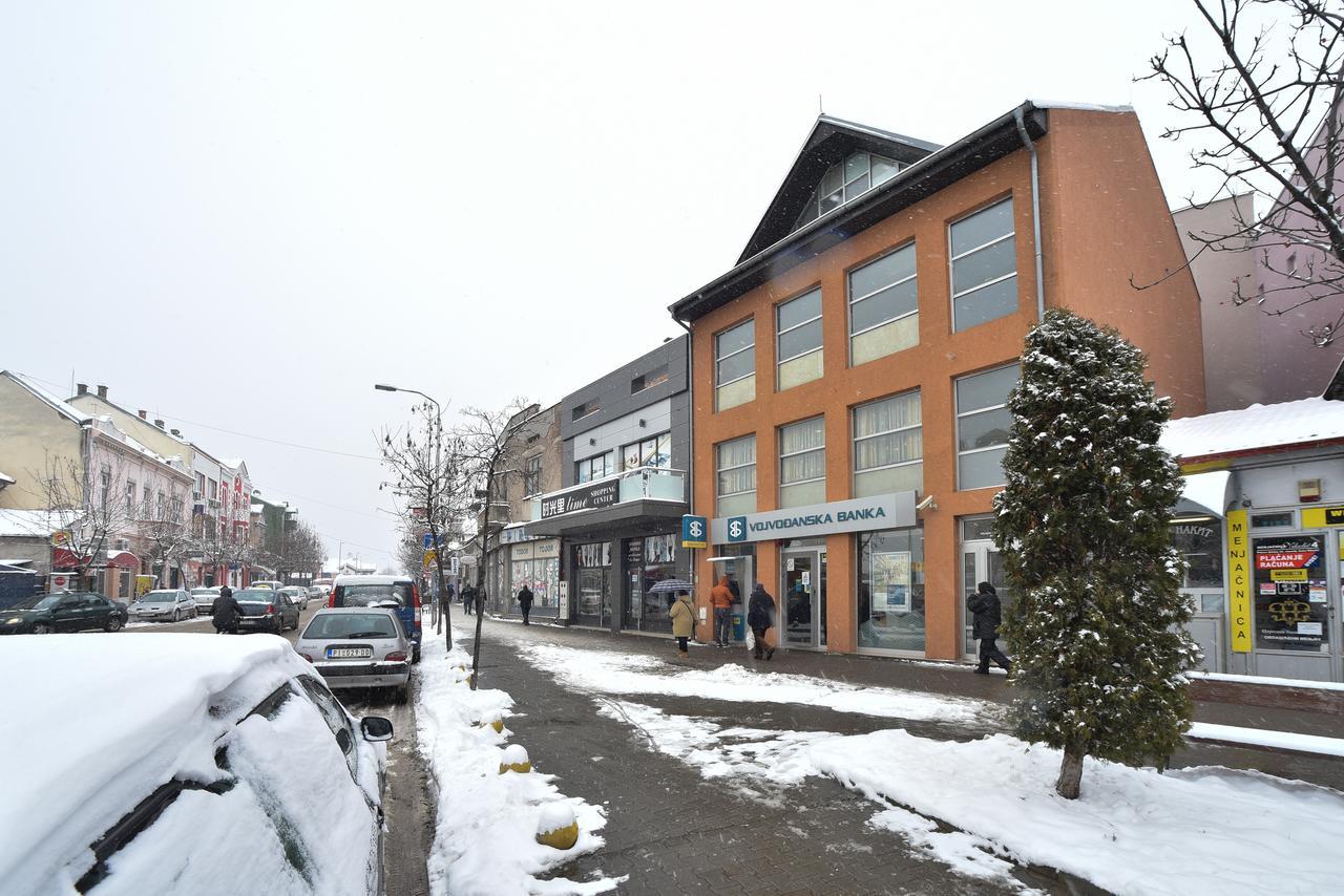 City Center Apartments Пірот Екстер'єр фото