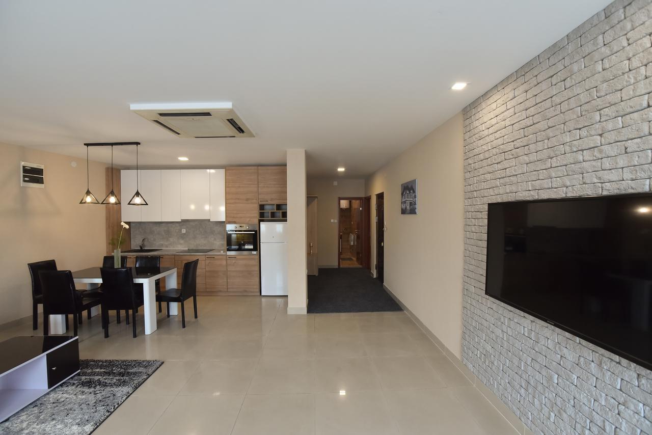 City Center Apartments Пірот Екстер'єр фото