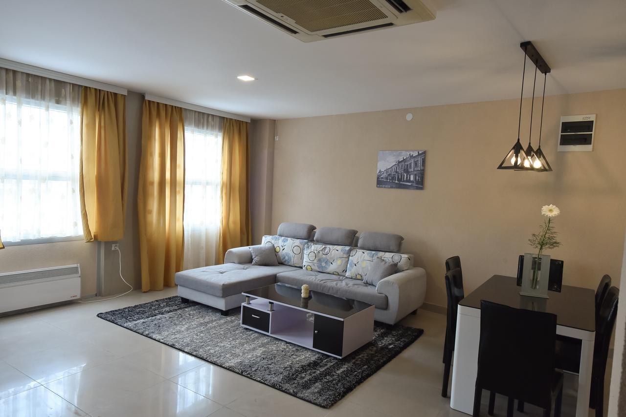 City Center Apartments Пірот Екстер'єр фото