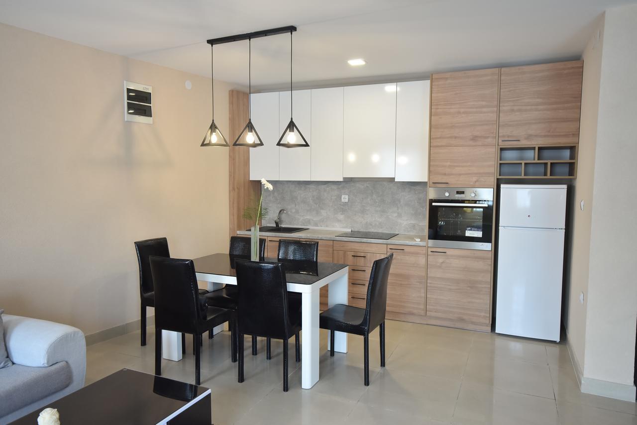 City Center Apartments Пірот Екстер'єр фото