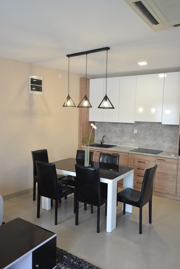 City Center Apartments Пірот Екстер'єр фото