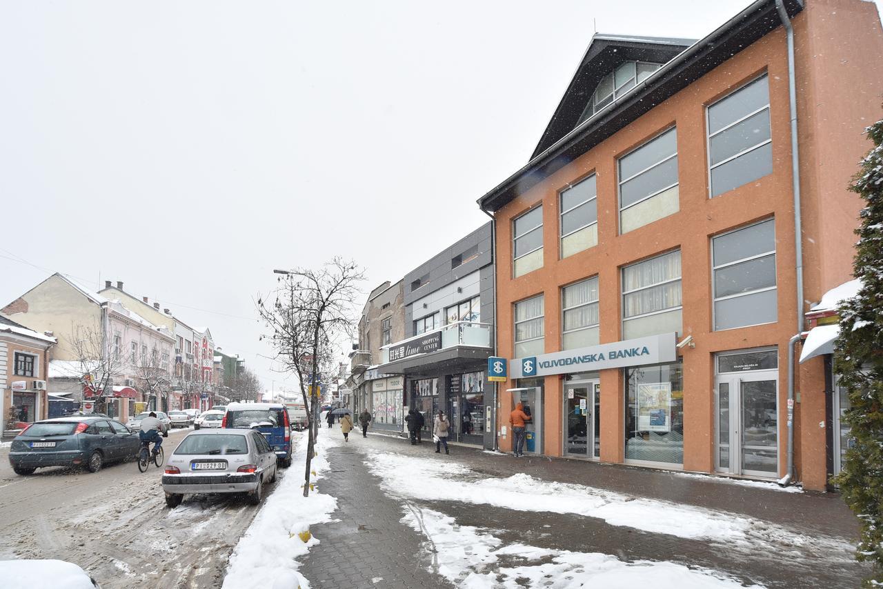 City Center Apartments Пірот Екстер'єр фото
