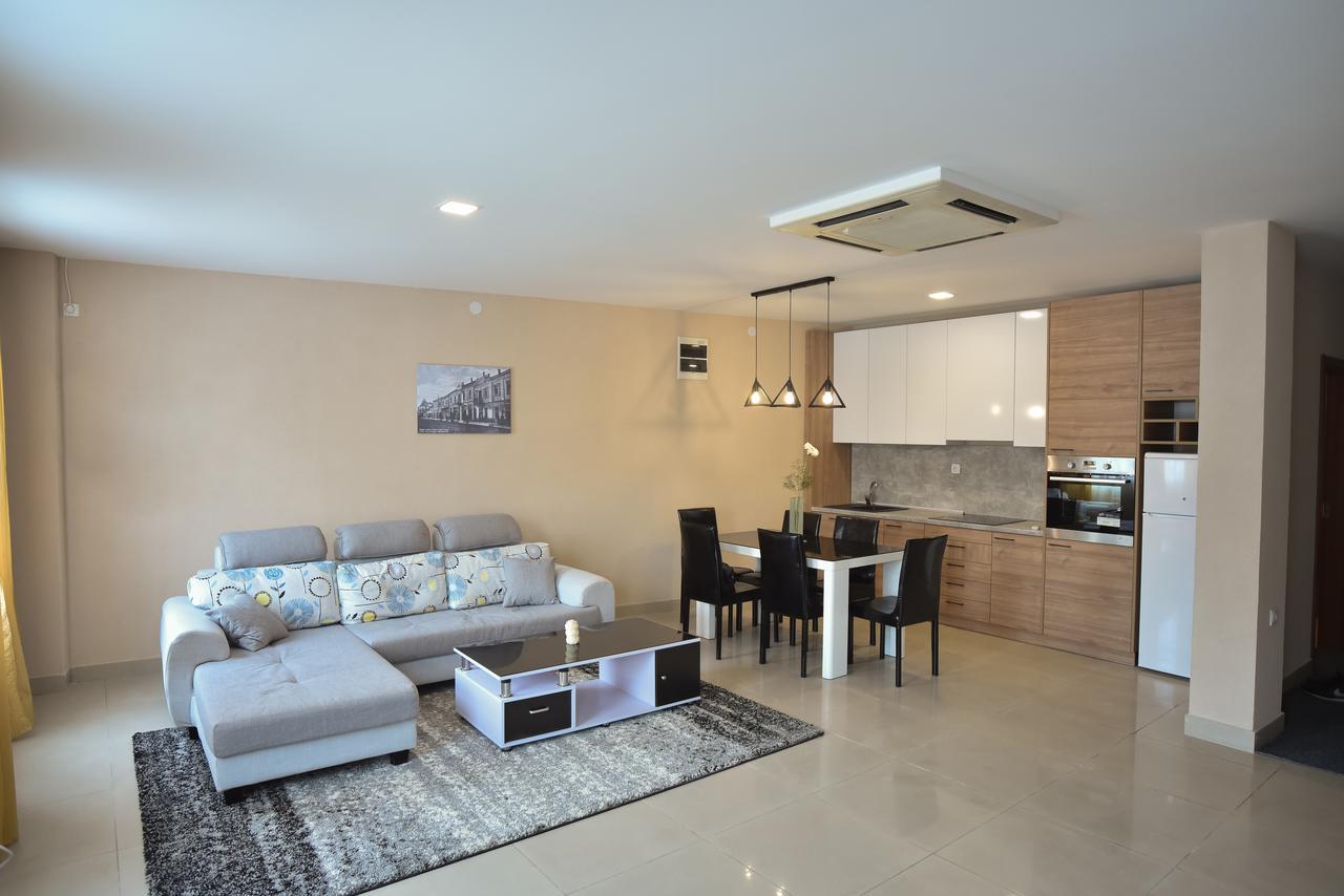 City Center Apartments Пірот Екстер'єр фото