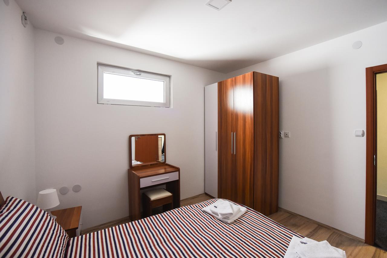 City Center Apartments Пірот Екстер'єр фото