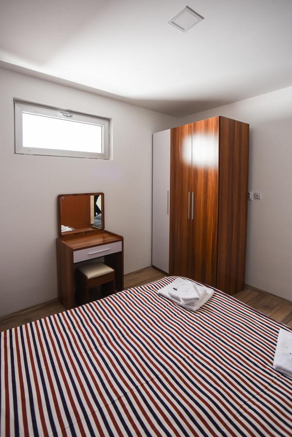 City Center Apartments Пірот Екстер'єр фото