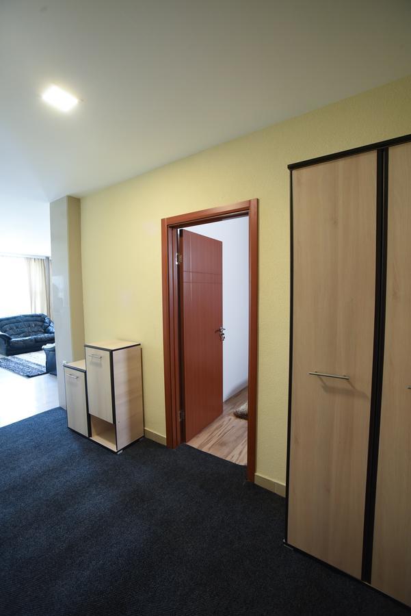 City Center Apartments Пірот Екстер'єр фото