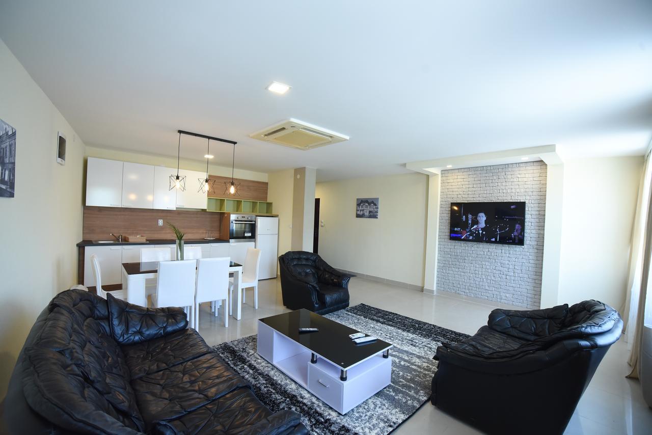 City Center Apartments Пірот Екстер'єр фото