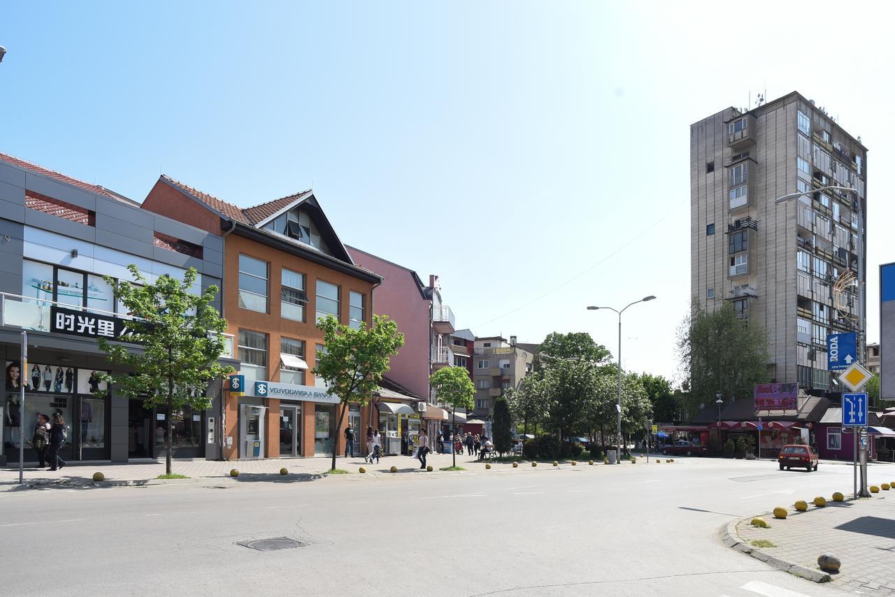 City Center Apartments Пірот Екстер'єр фото