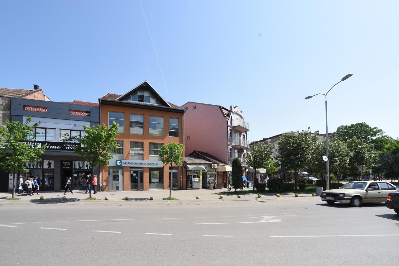 City Center Apartments Пірот Екстер'єр фото