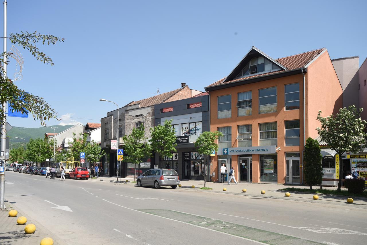 City Center Apartments Пірот Екстер'єр фото