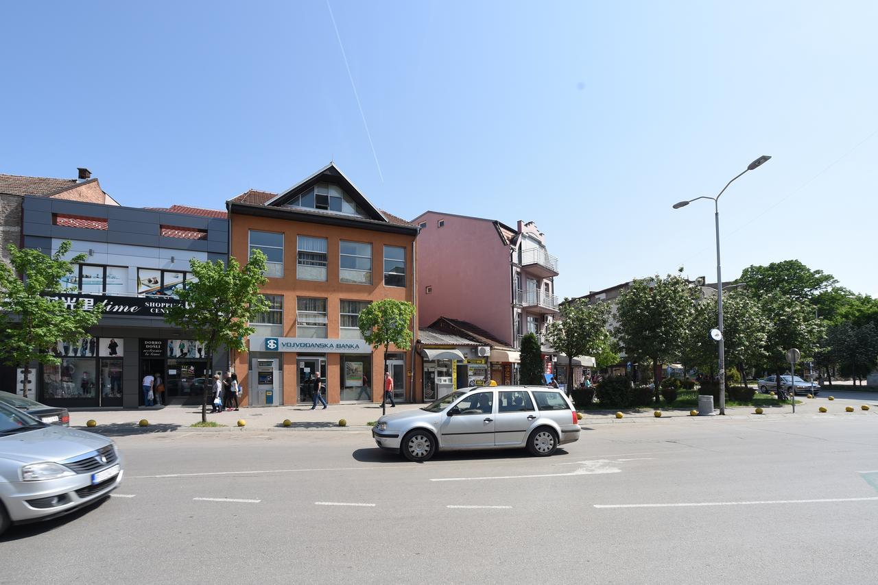 City Center Apartments Пірот Екстер'єр фото