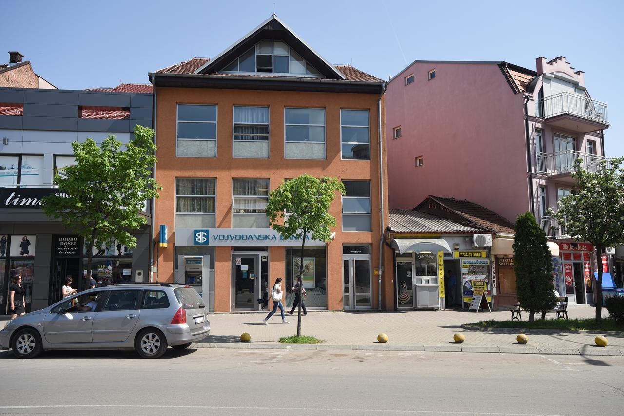 City Center Apartments Пірот Екстер'єр фото