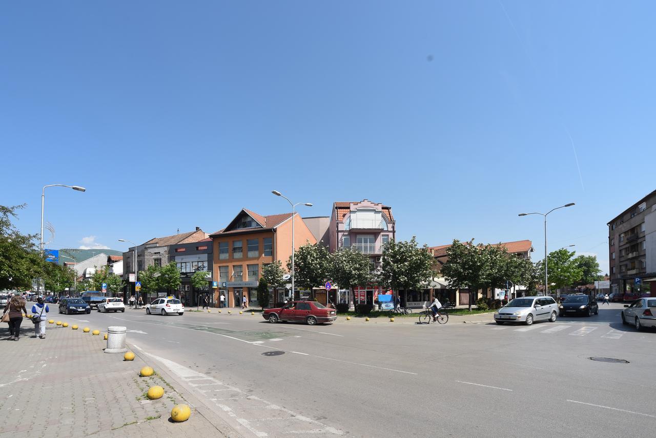 City Center Apartments Пірот Екстер'єр фото