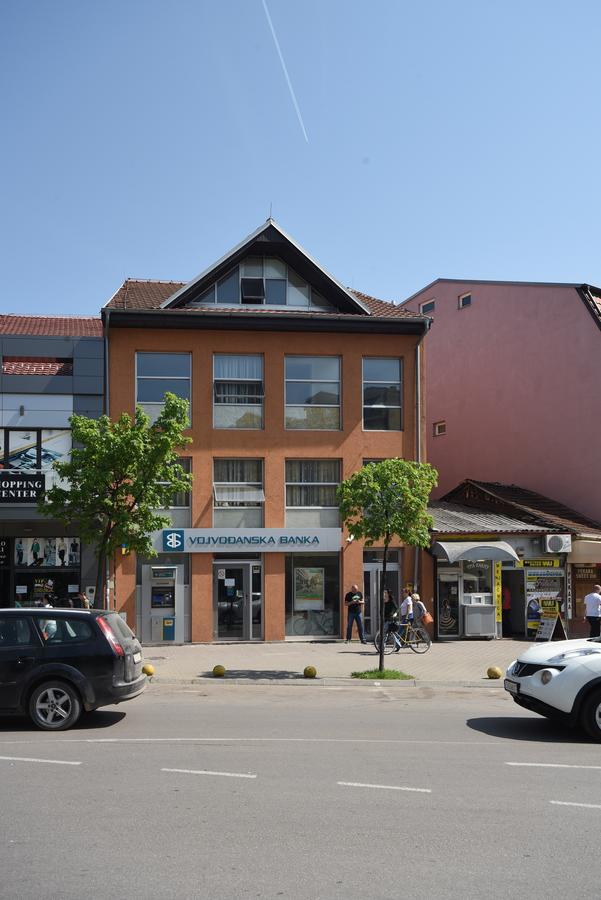 City Center Apartments Пірот Екстер'єр фото