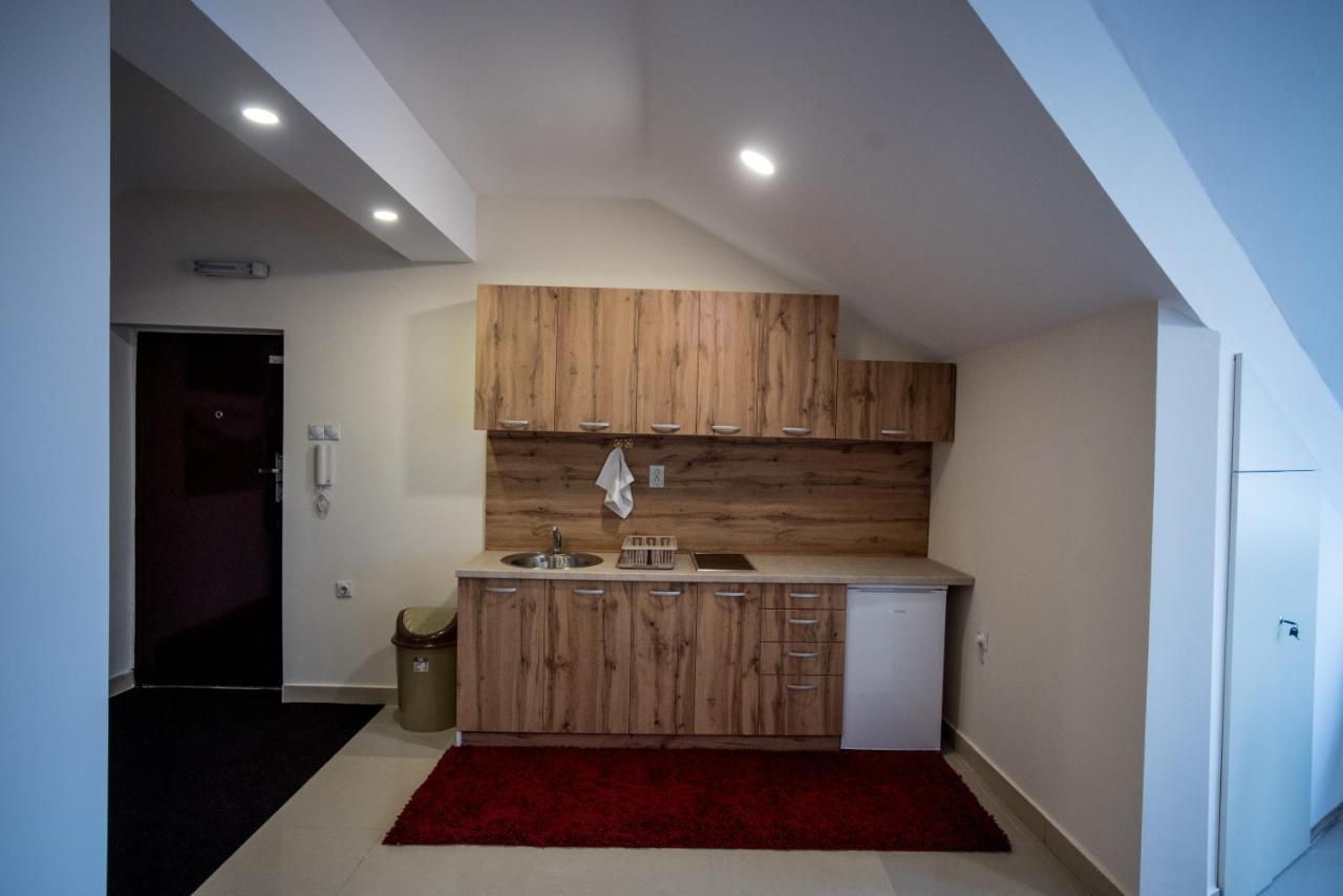 City Center Apartments Пірот Екстер'єр фото