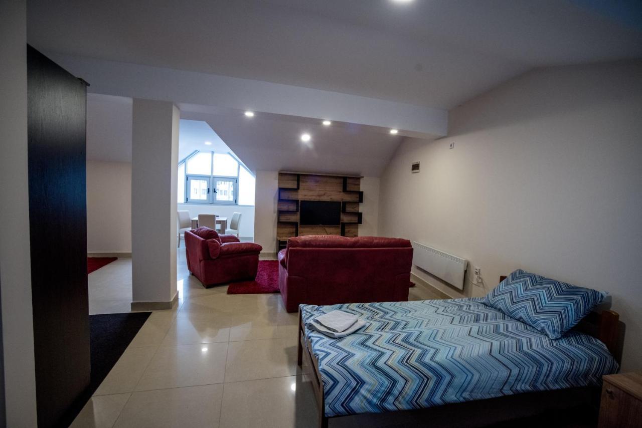 City Center Apartments Пірот Екстер'єр фото