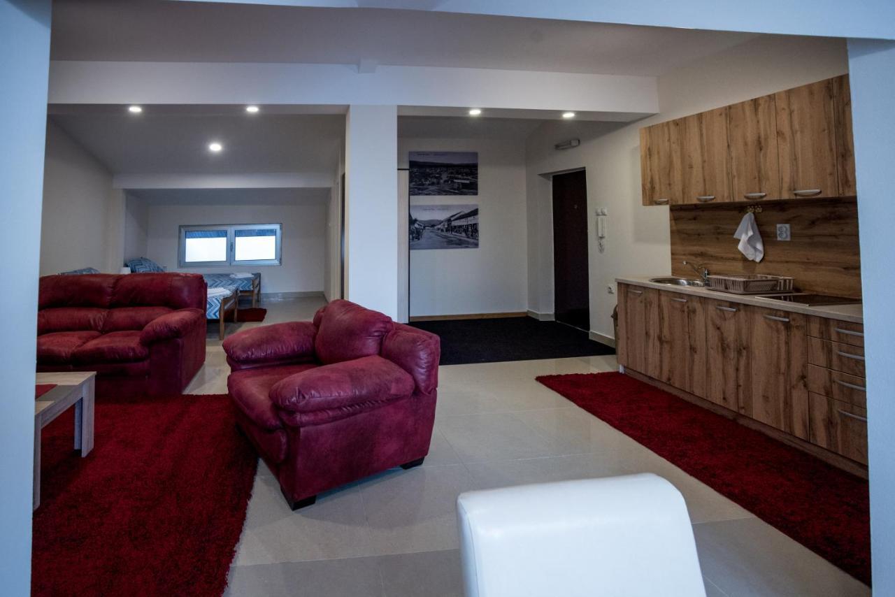 City Center Apartments Пірот Екстер'єр фото