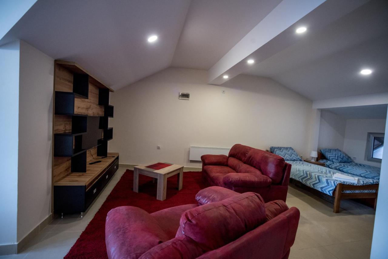 City Center Apartments Пірот Екстер'єр фото