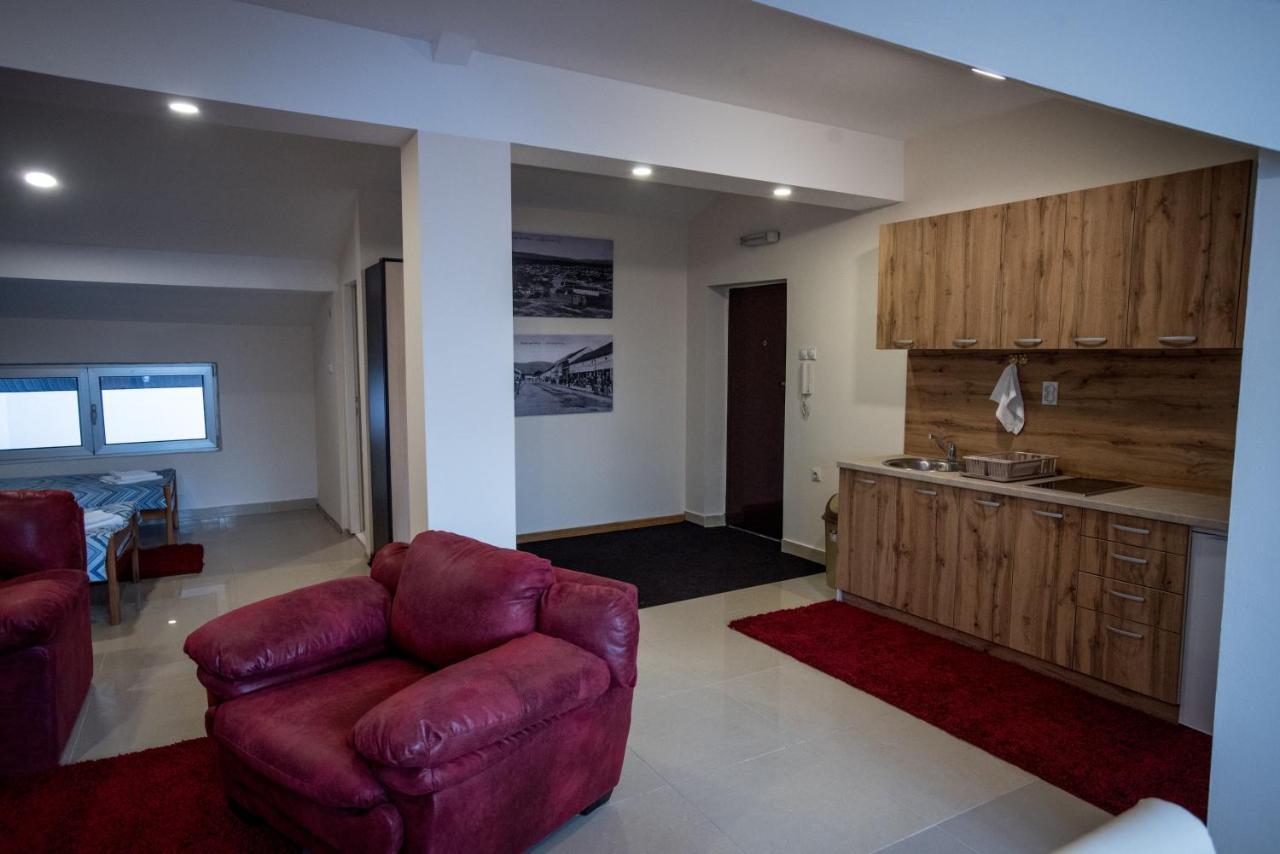 City Center Apartments Пірот Екстер'єр фото