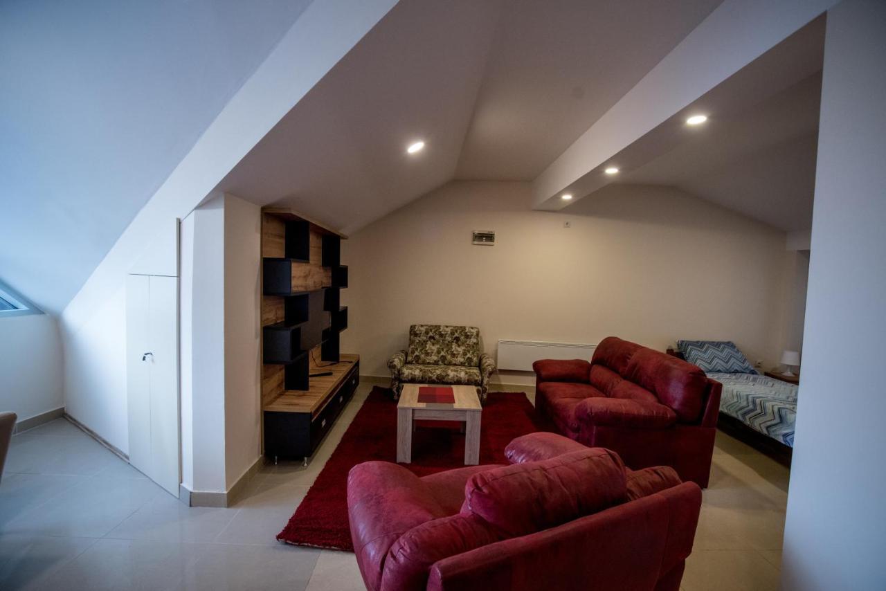 City Center Apartments Пірот Екстер'єр фото