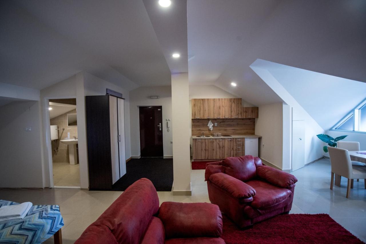 City Center Apartments Пірот Екстер'єр фото
